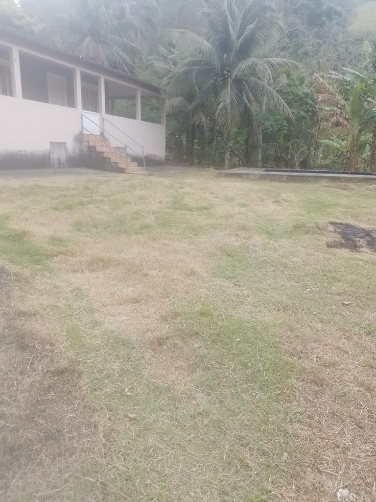 Oportunidade chácara pronta com água para sua família . Oportunidade chácara pronta com água para sua família .