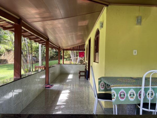 Lindo sítio com muito pasto e uma bela casa