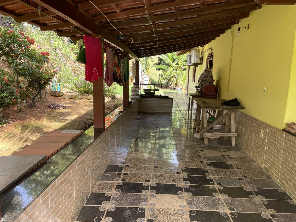 Lindo sítio com muito pasto e uma bela casa Lindo sítio com muito pasto e uma bela casa