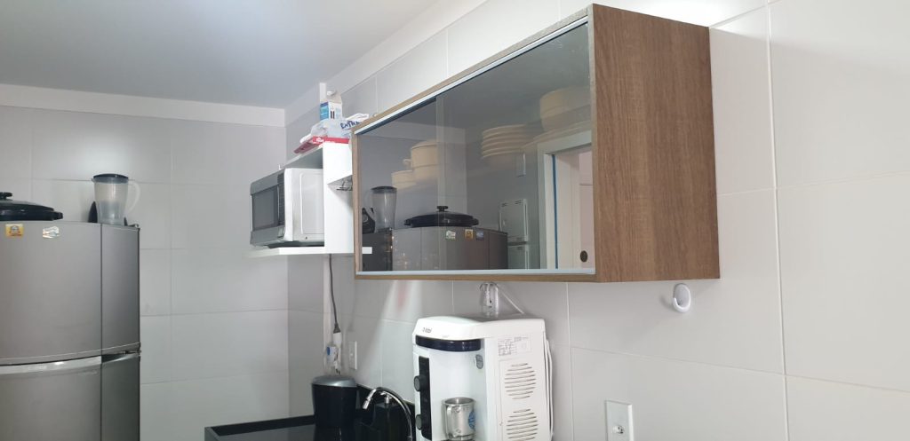 Apartamento 02 Quartos (sendo 01 suíte) – Mobiliado – 02 vagas – Centro – Frente