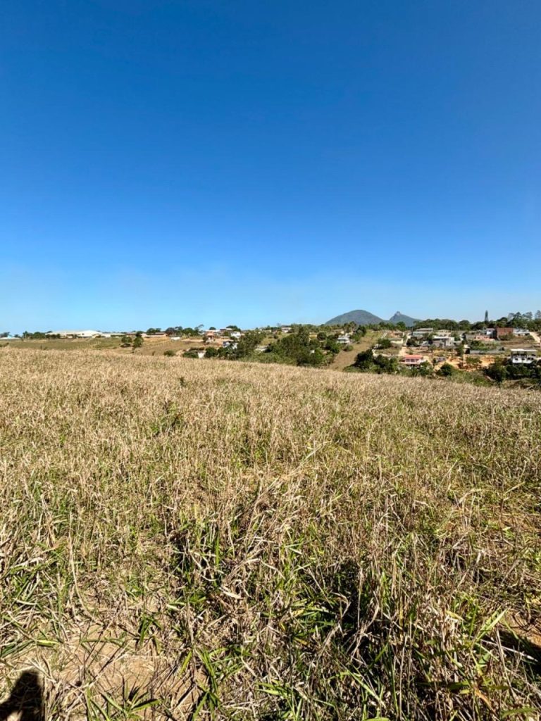 Linda área com topografia plana, próximo ao asfalto Linda área com topografia plana, próximo ao asfalto