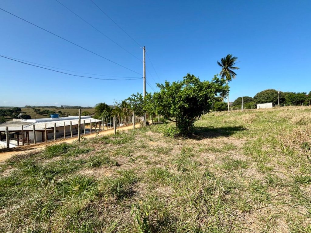 Linda área com topografia plana, próximo ao asfalto Linda área com topografia plana, próximo ao asfalto