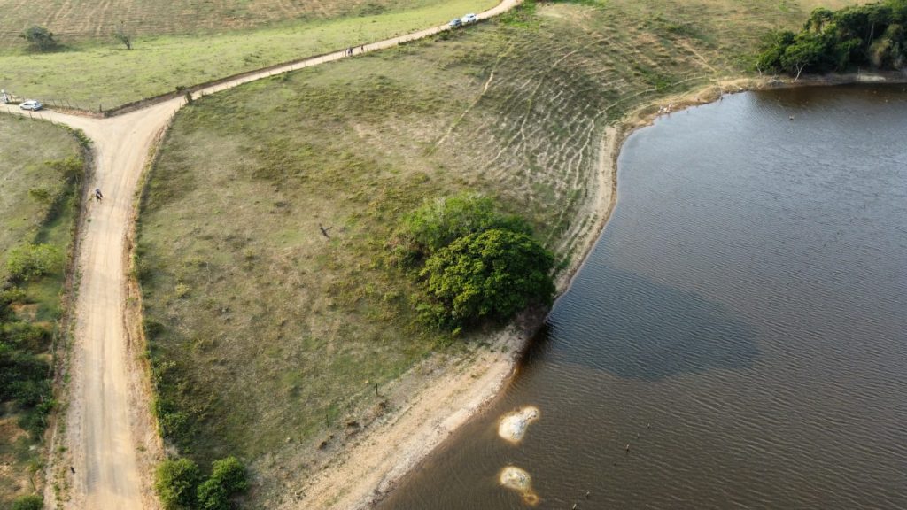 Terreno com 5 mil metros quadrados com acesso a lagoa Terreno com 5 mil metros quadrados com acesso a lagoa