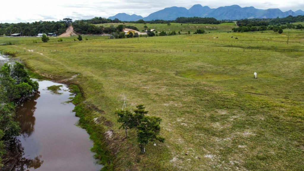Excelente área com 20 mil m2 plana e água Excelente área com 20 mil m2 plana e água