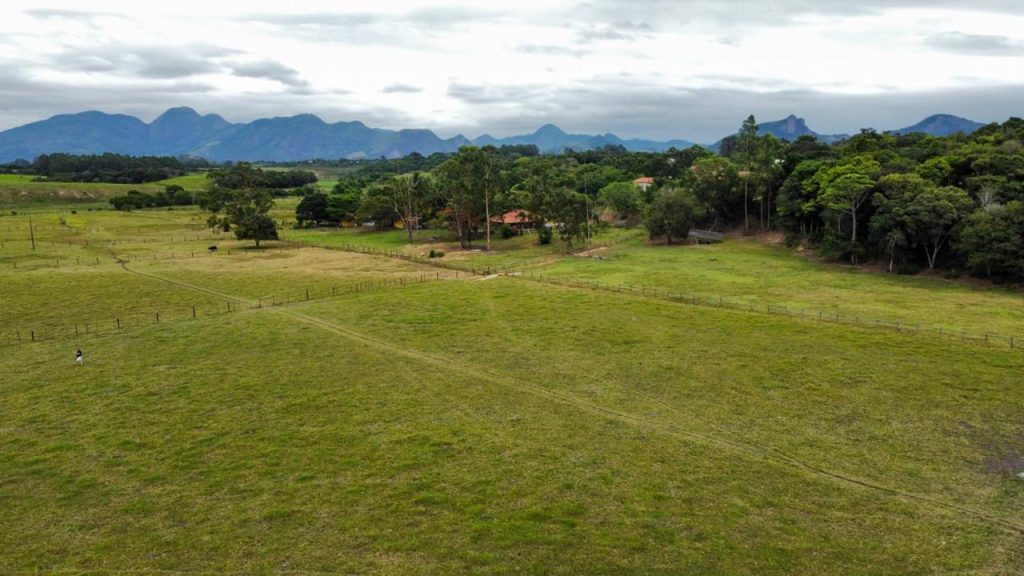 Excelente área com 20 mil m2 plana e água Excelente área com 20 mil m2 plana e água