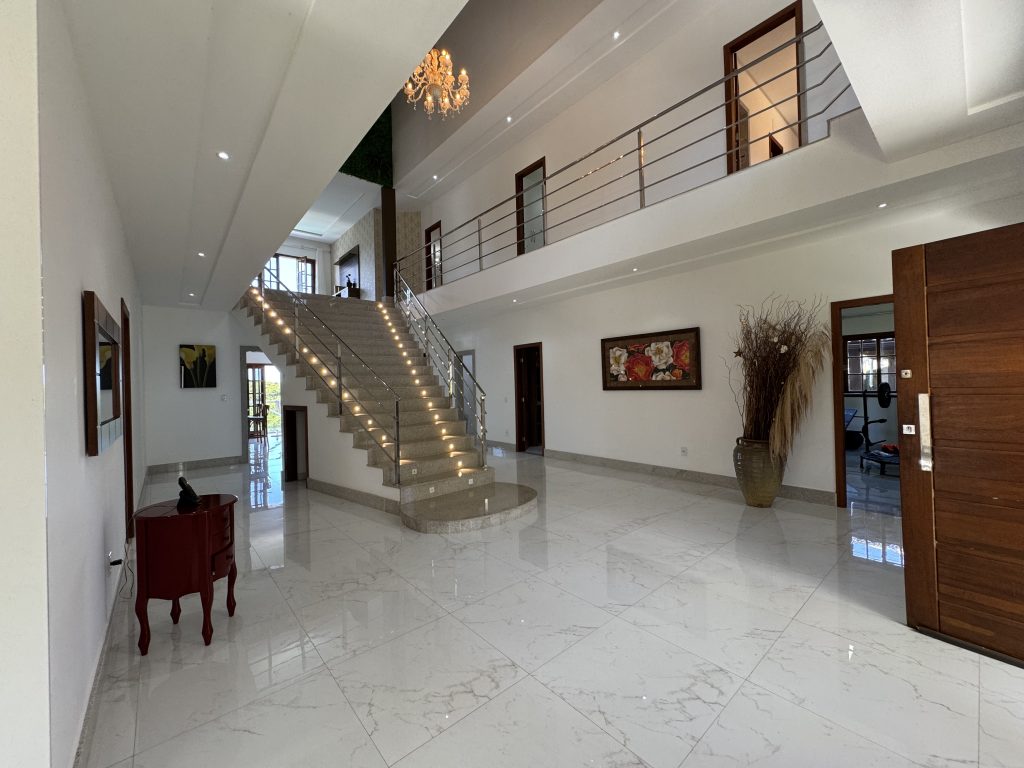 Luxuosa chácara com fino acabamento e acesso fácil Luxuosa chácara com fino acabamento e acesso fácil