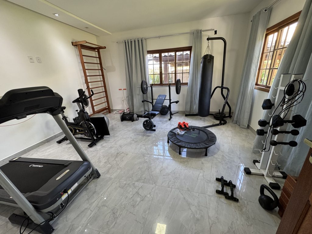 Luxuosa chácara com fino acabamento e acesso fácil Luxuosa chácara com fino acabamento e acesso fácil