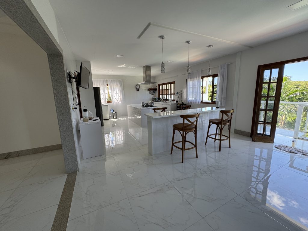 Luxuosa chácara com fino acabamento e acesso fácil Luxuosa chácara com fino acabamento e acesso fácil