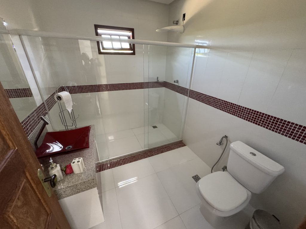Luxuosa chácara com fino acabamento e acesso fácil Luxuosa chácara com fino acabamento e acesso fácil