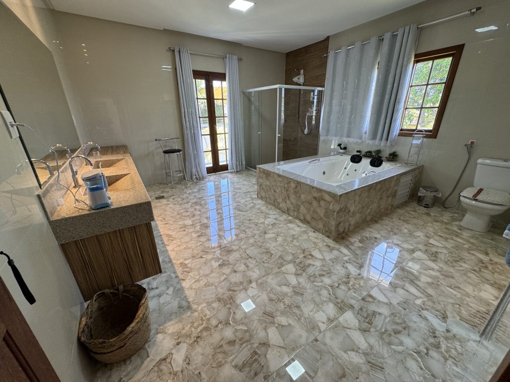 Luxuosa chácara com fino acabamento e acesso fácil Luxuosa chácara com fino acabamento e acesso fácil