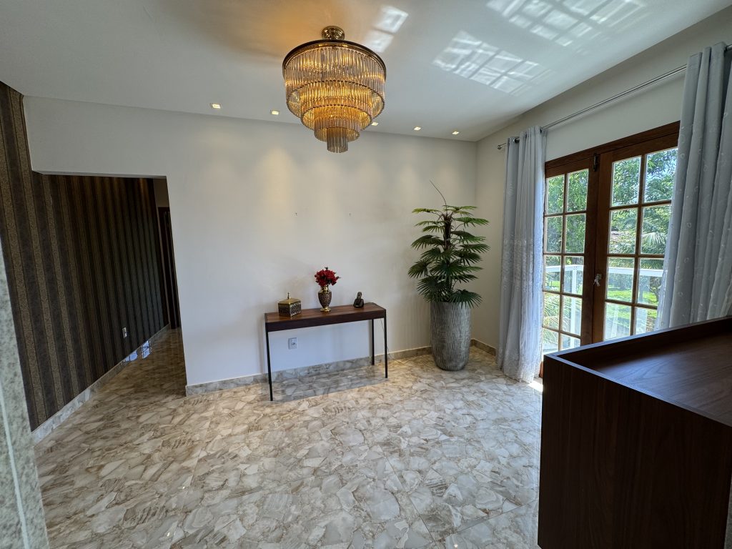 Luxuosa chácara com fino acabamento e acesso fácil Luxuosa chácara com fino acabamento e acesso fácil