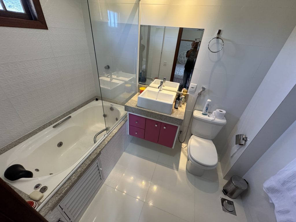Luxuosa chácara com fino acabamento e acesso fácil Luxuosa chácara com fino acabamento e acesso fácil