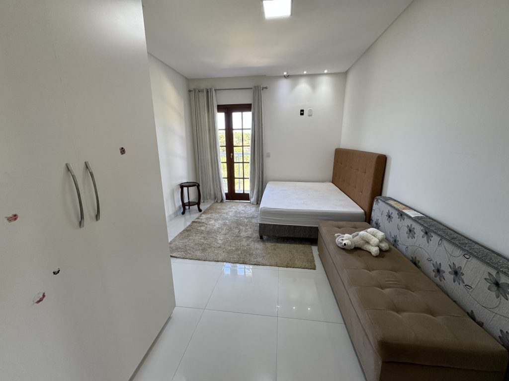 Luxuosa chácara com fino acabamento e acesso fácil Luxuosa chácara com fino acabamento e acesso fácil
